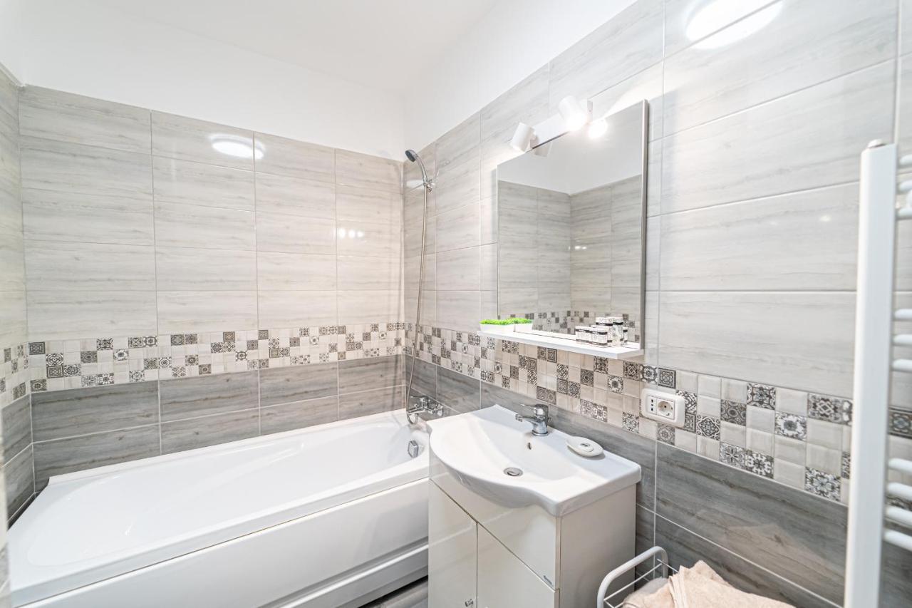 Apartament Delux Bacău Exteriör bild